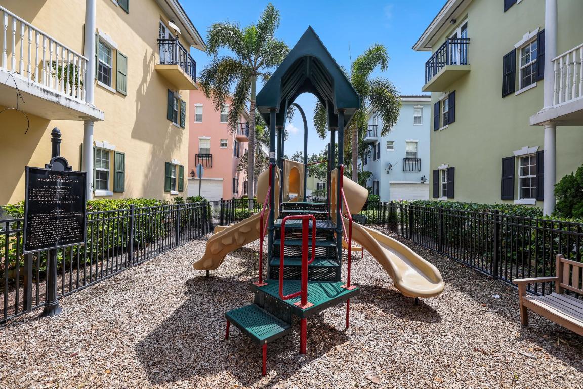 1050 E Heritage Club Circle