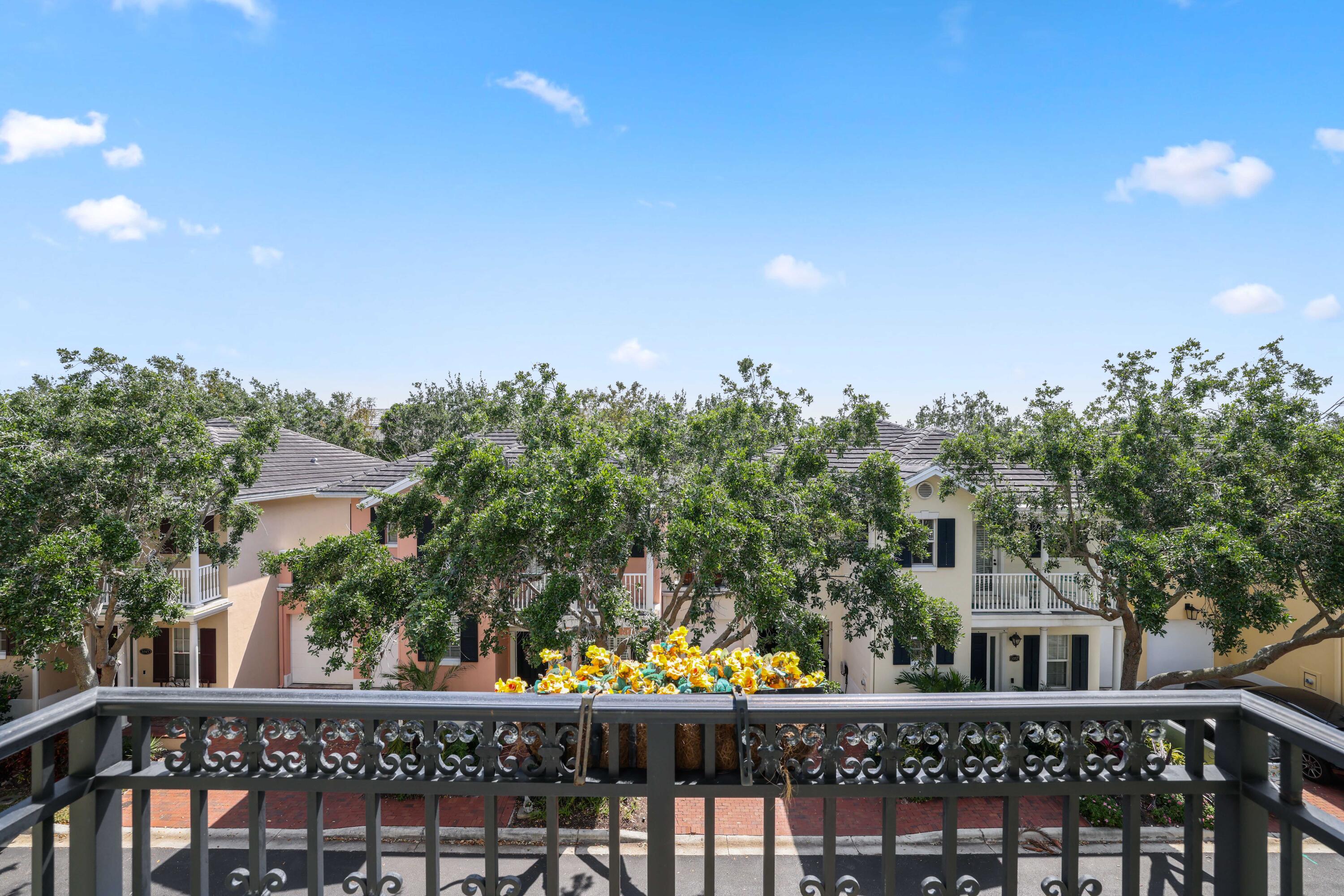 1050 E Heritage Club Circle