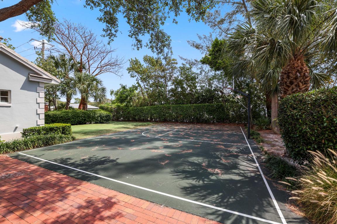 1050 E Heritage Club Circle