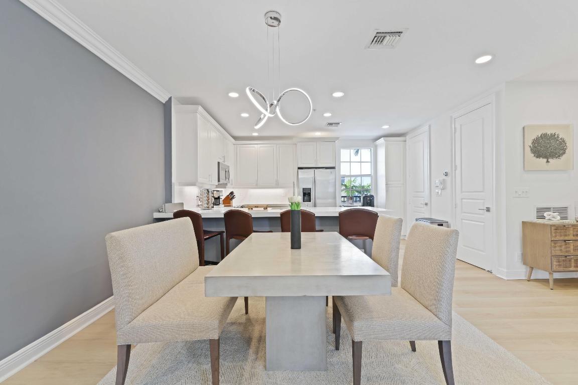 1050 E Heritage Club Circle