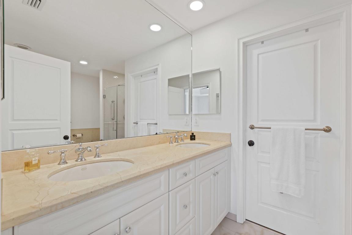 1050 E Heritage Club Circle