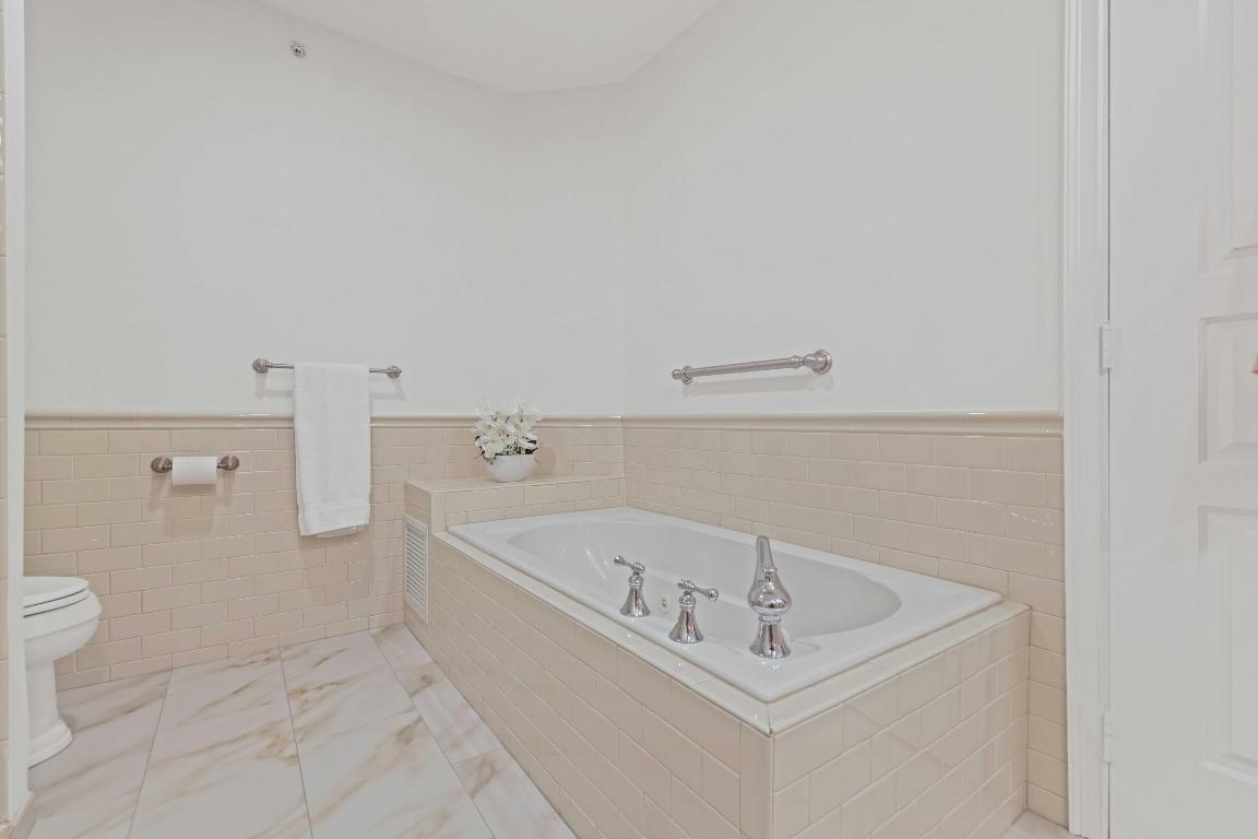 1050 E Heritage Club Circle