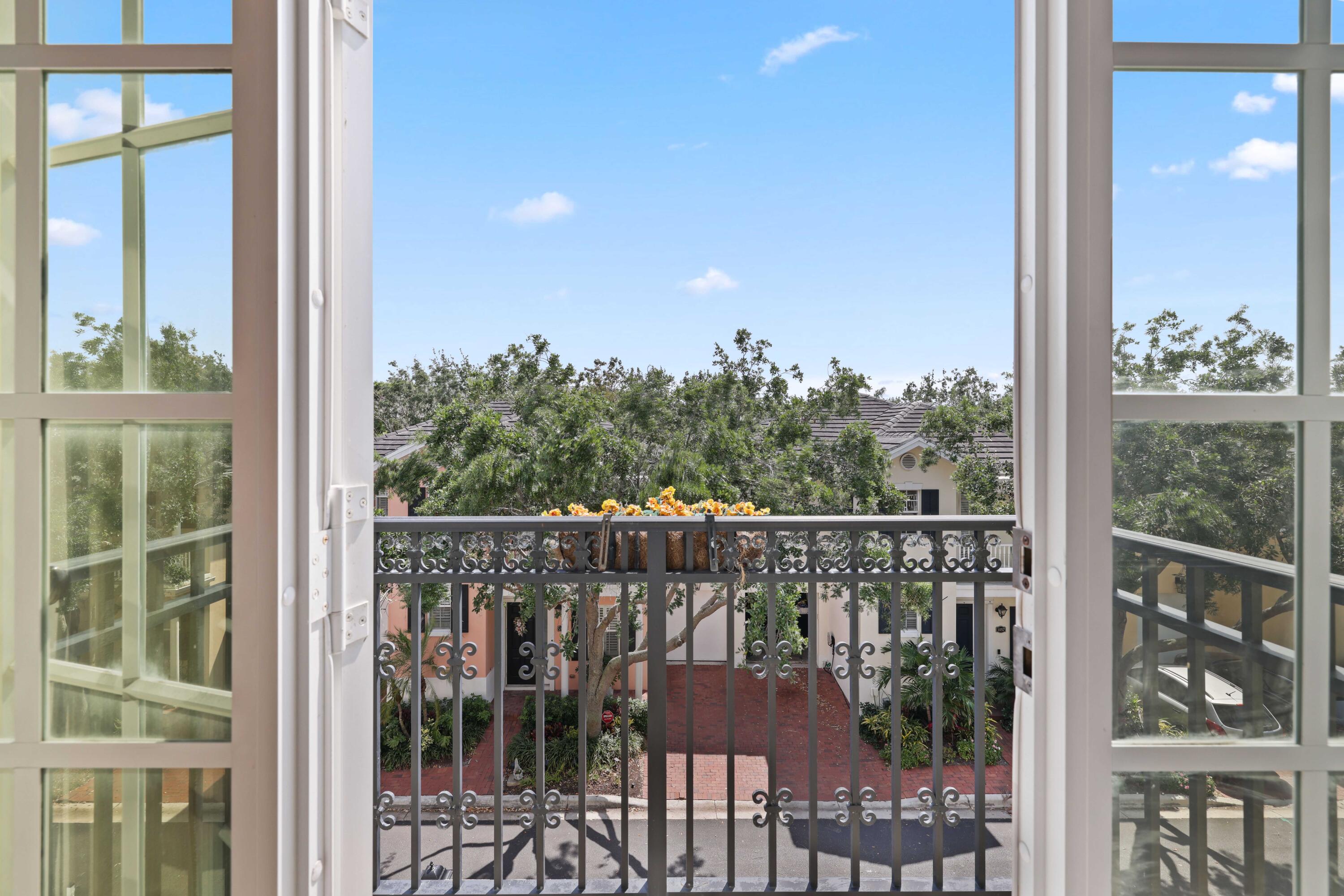 1050 E Heritage Club Circle