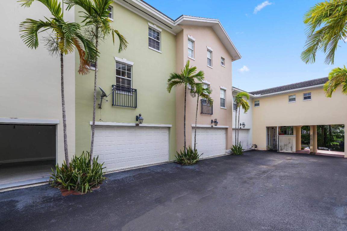 1050 E Heritage Club Circle