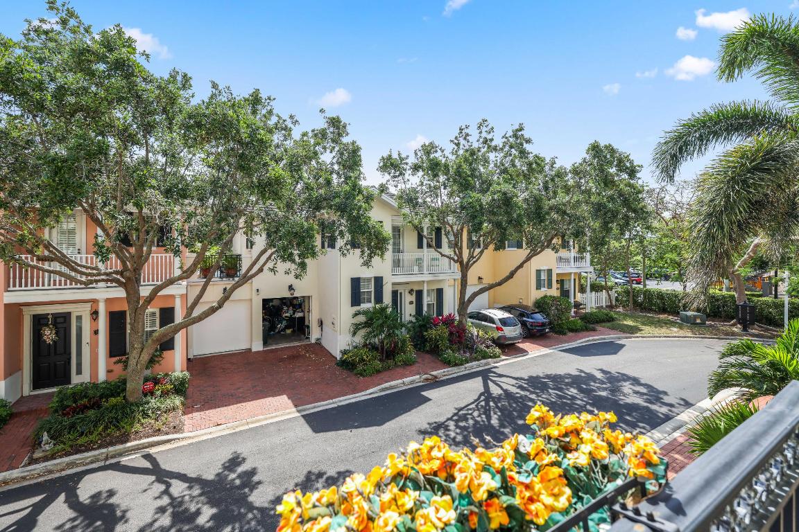 1050 E Heritage Club Circle