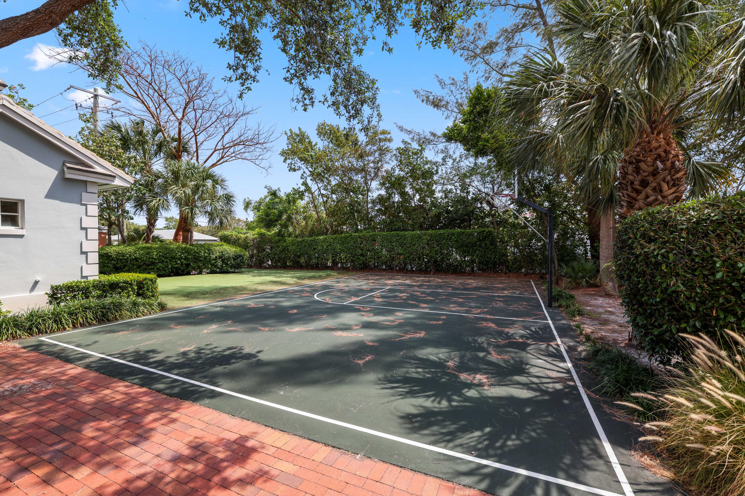 1050 E Heritage Club Circle