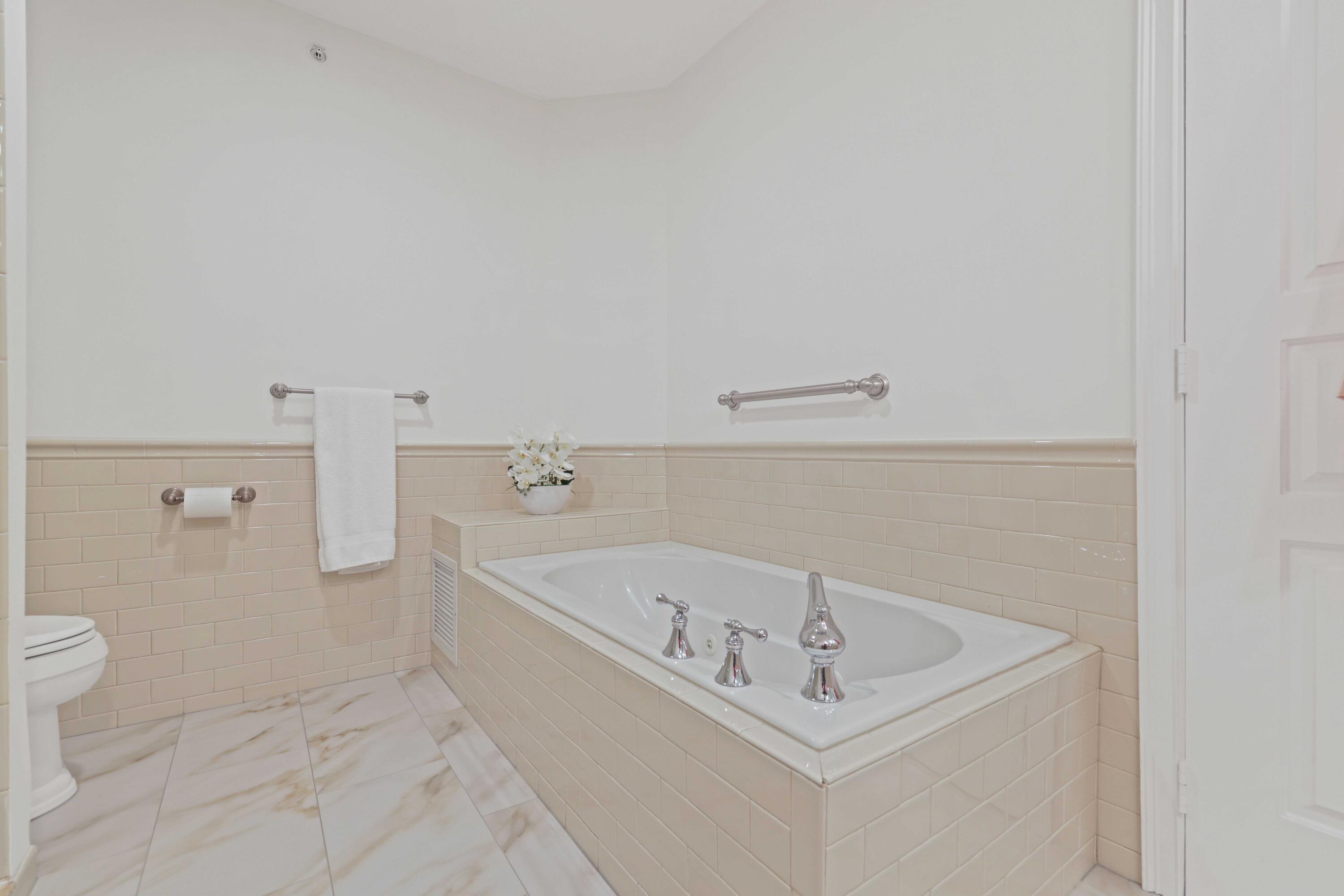 1050 E Heritage Club Circle