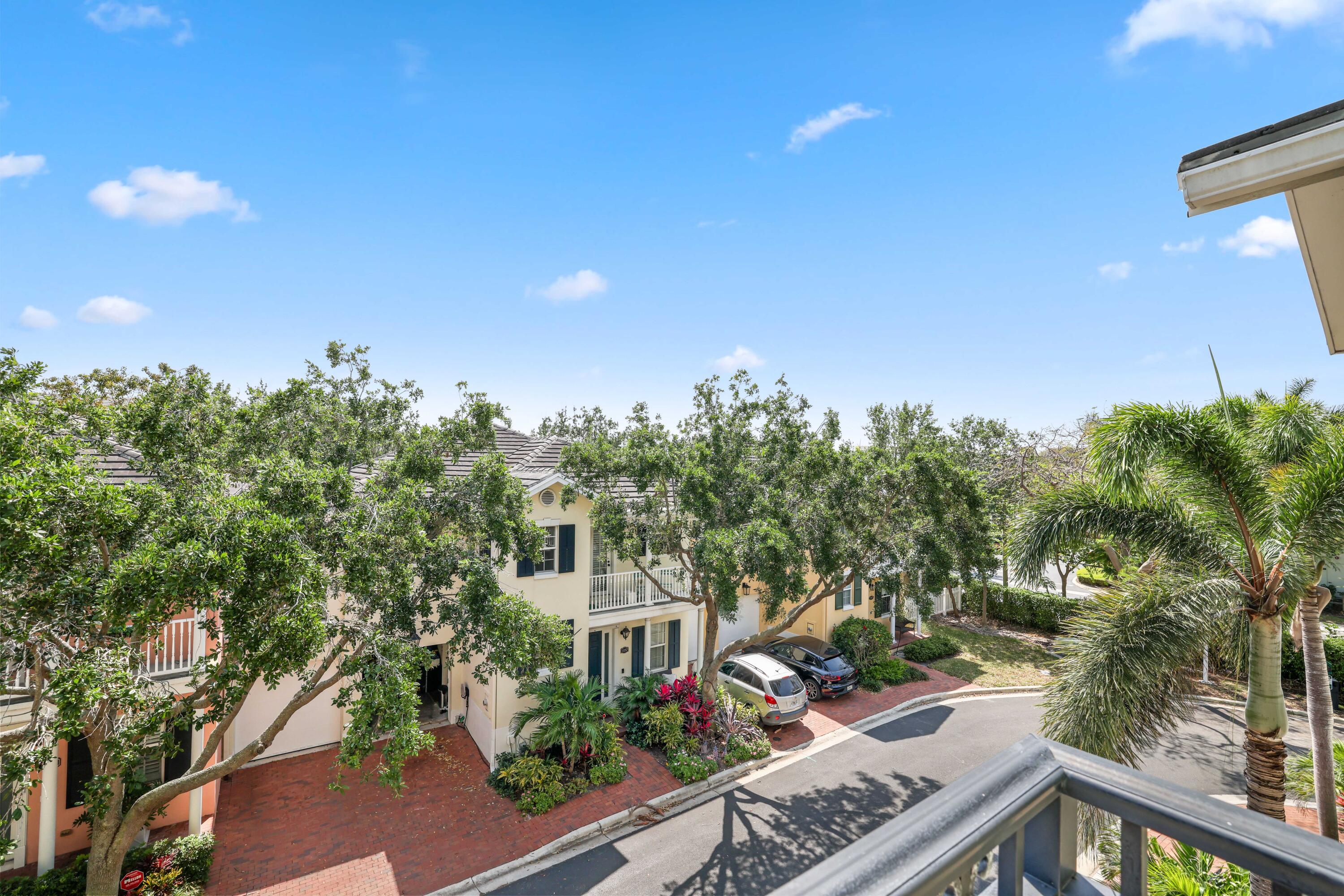 1050 E Heritage Club Circle