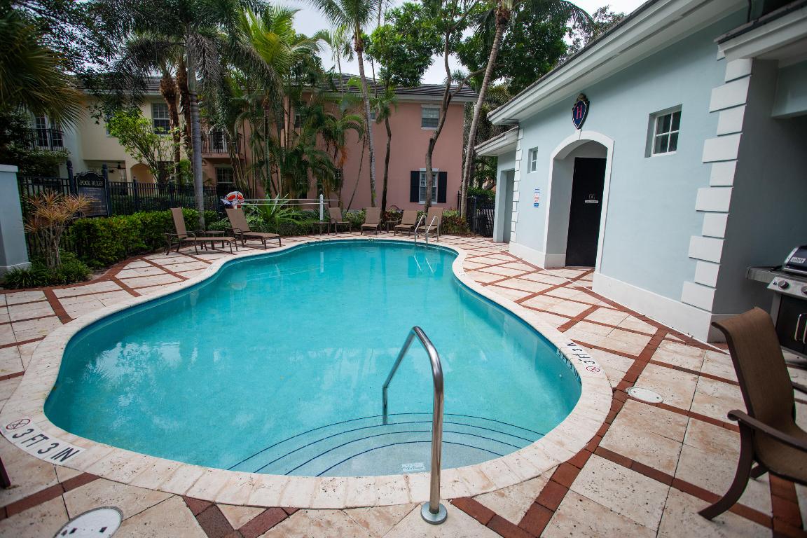 1005 W Heritage Club Circle