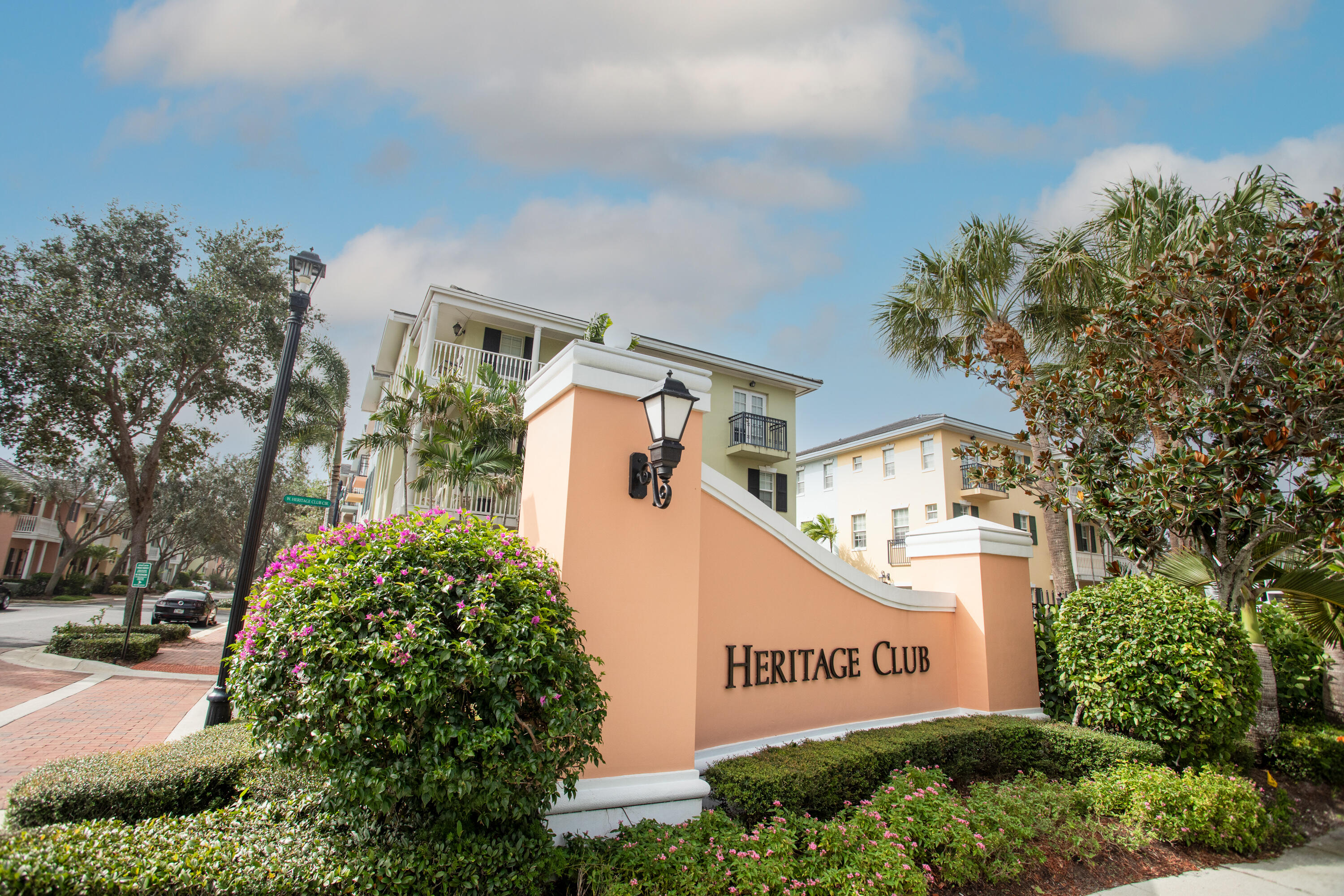 1005 W Heritage Club Circle