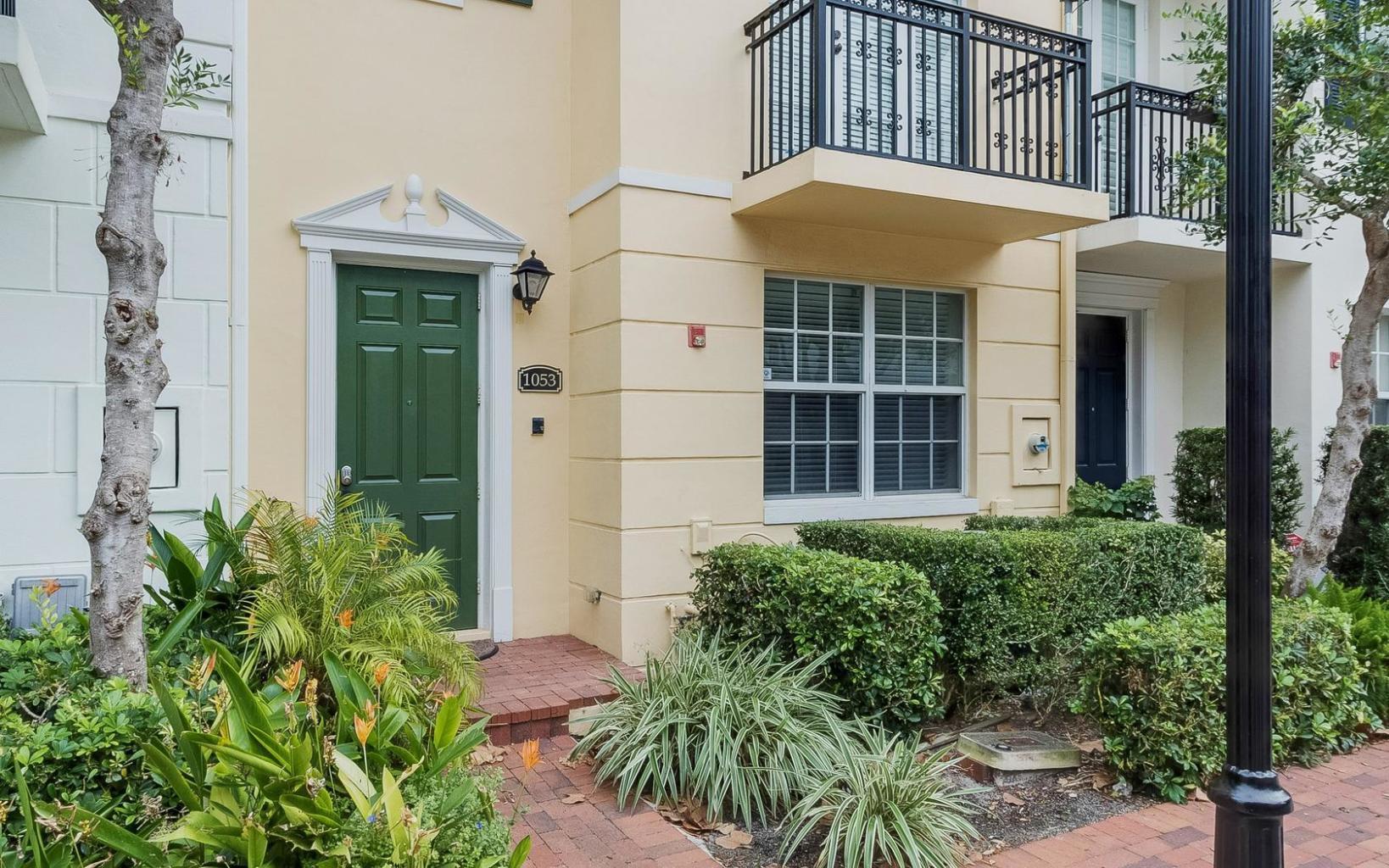 1053 W Heritage Club Circle