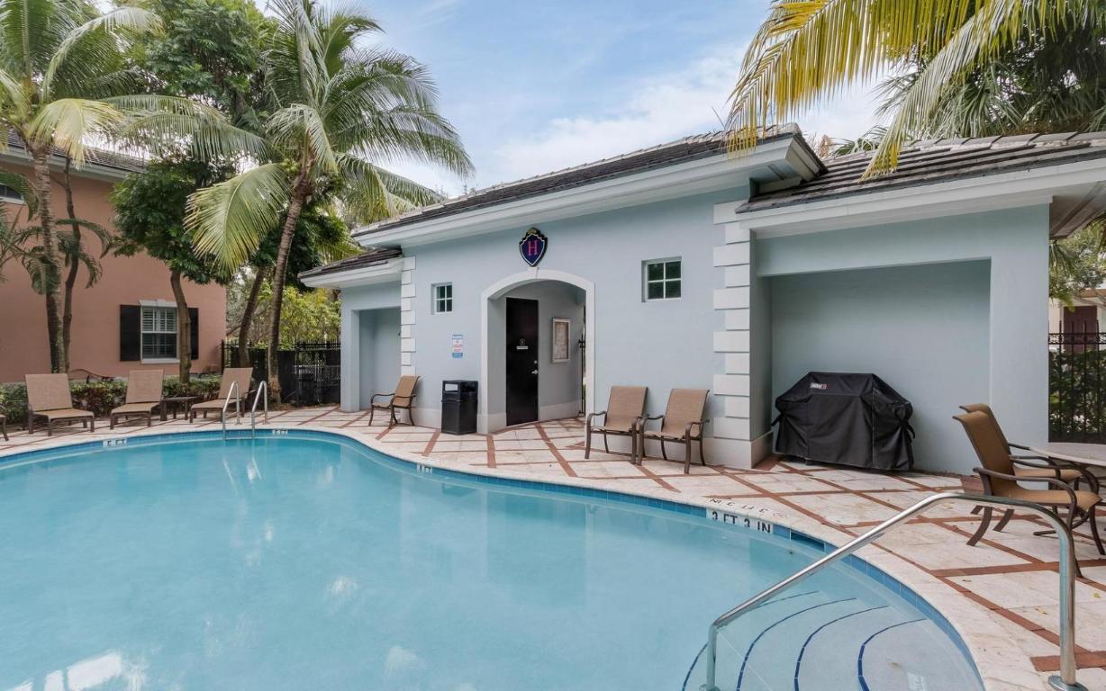 1053 W Heritage Club Circle