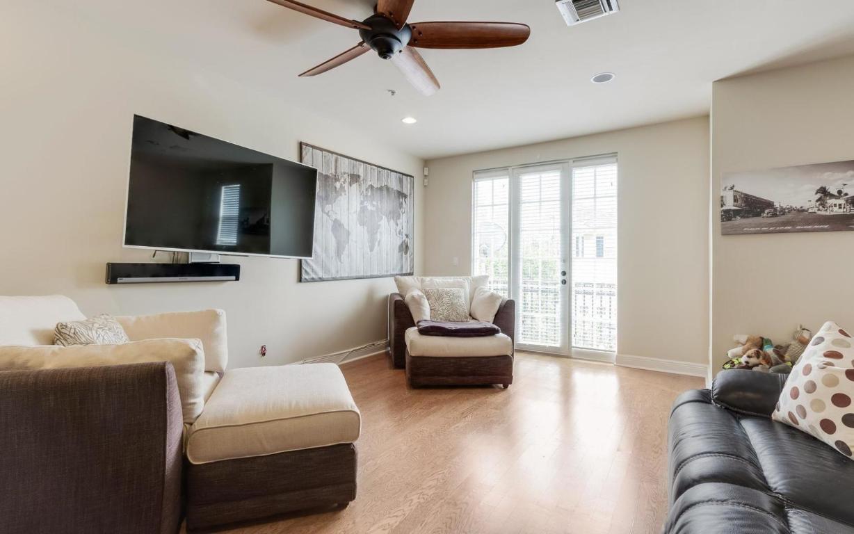 1053 W Heritage Club Circle