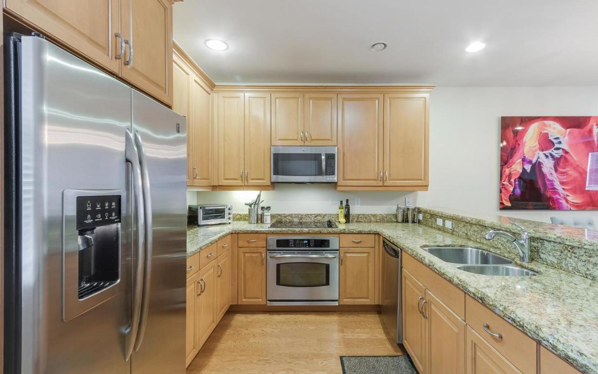 1053 W Heritage Club Circle