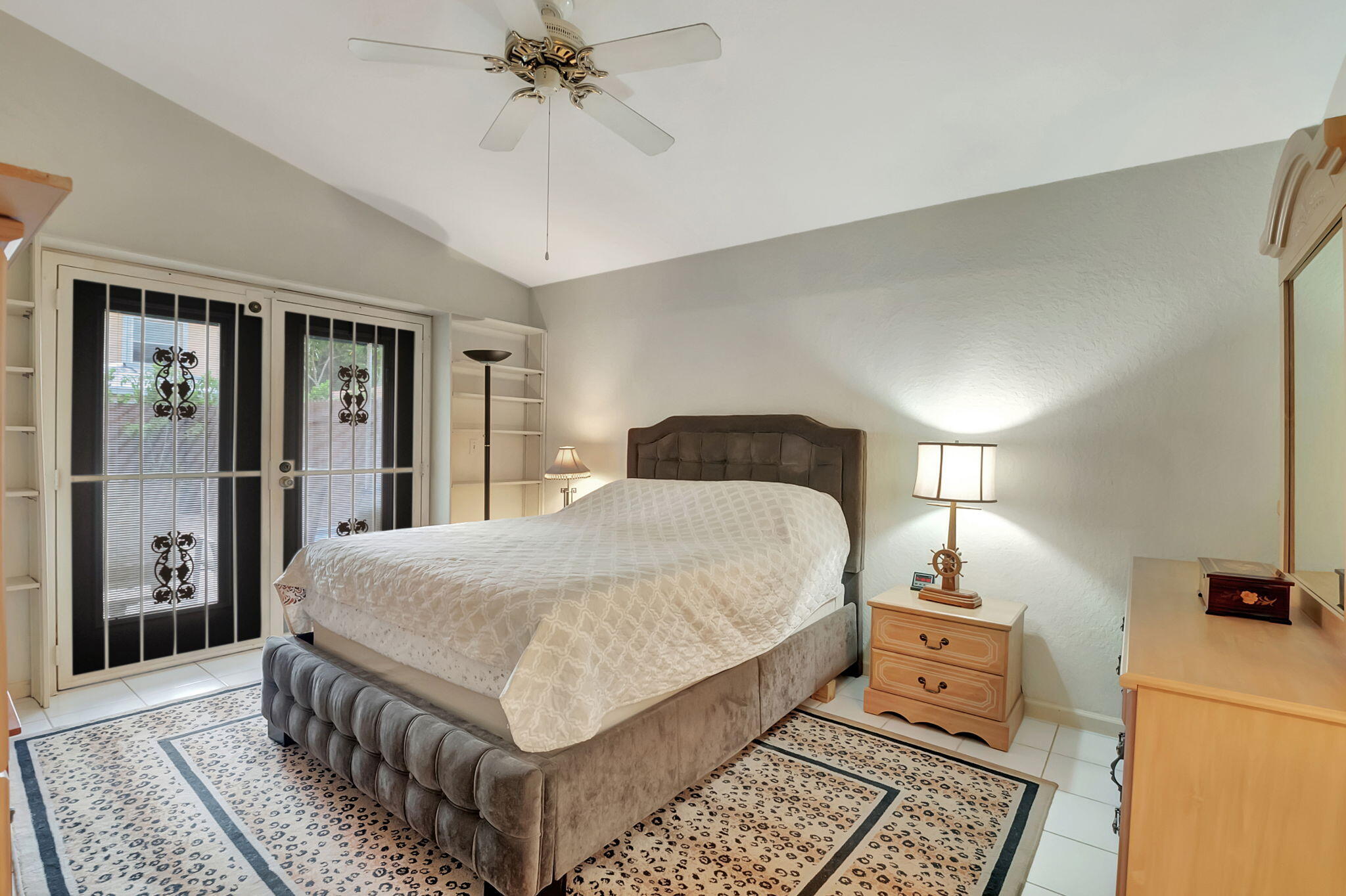 4050 Laurelwood Lane