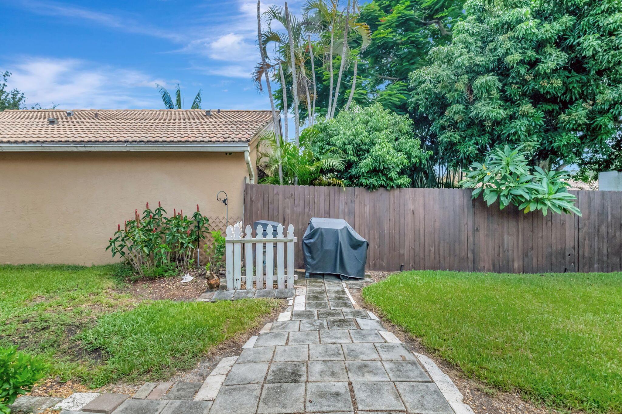 4050 Laurelwood Lane