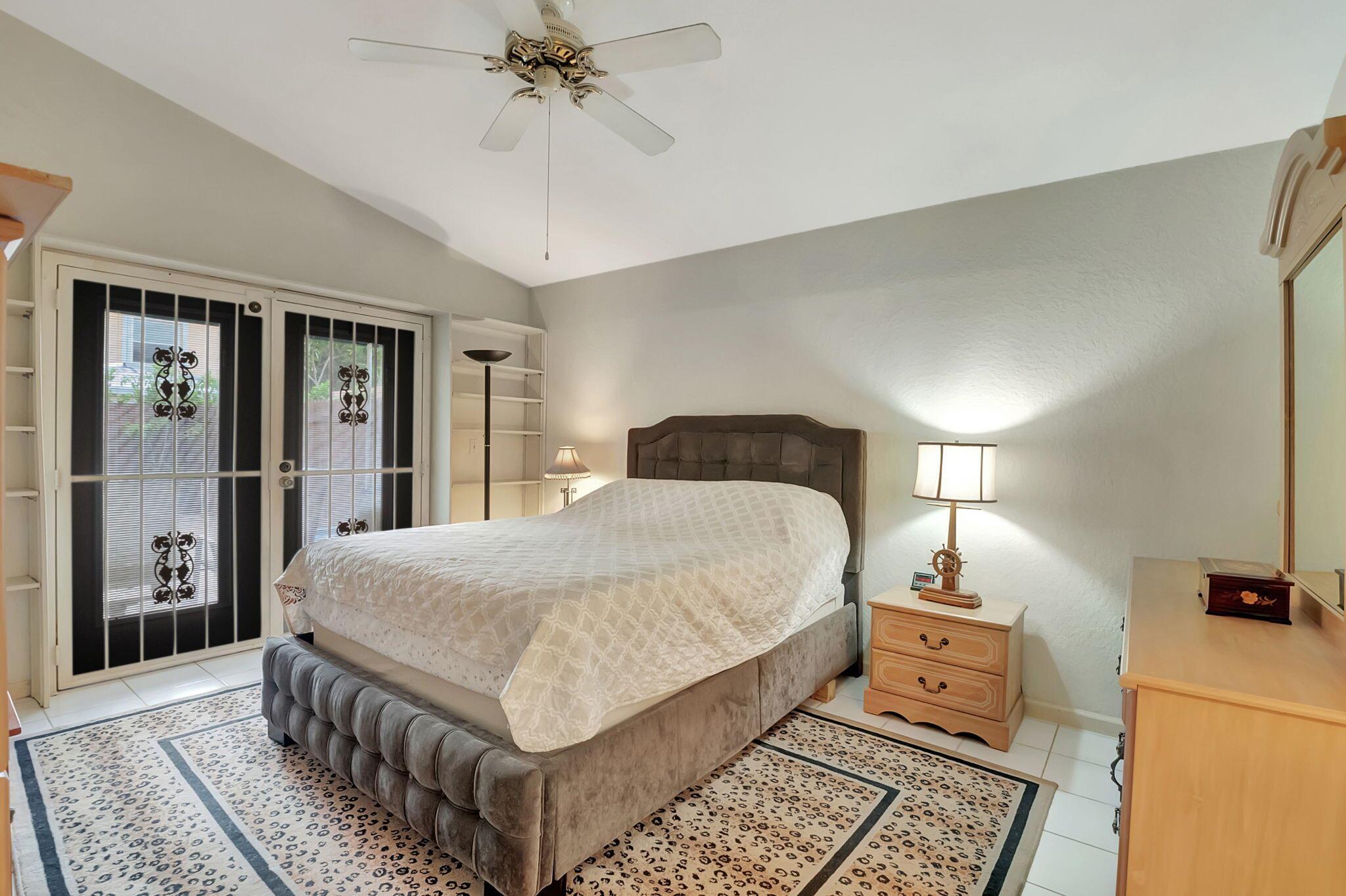 4050 Laurelwood Lane