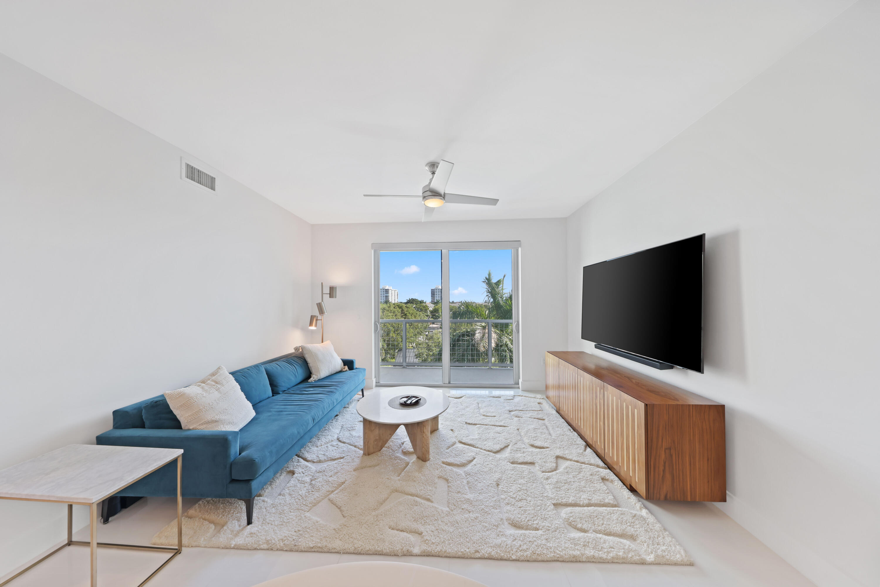 236 Se 5th Avenue 305