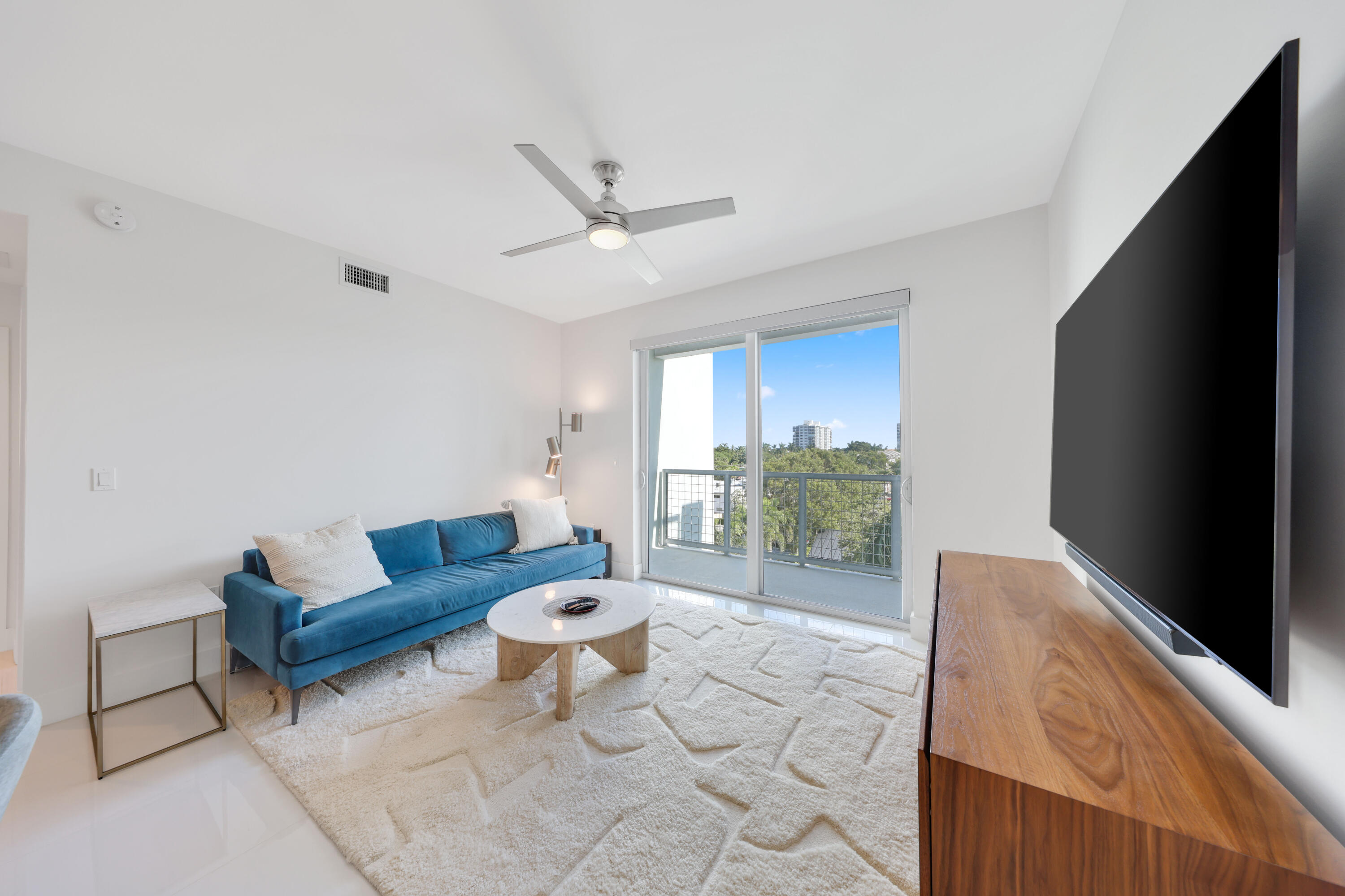 236 Se 5th Avenue 305