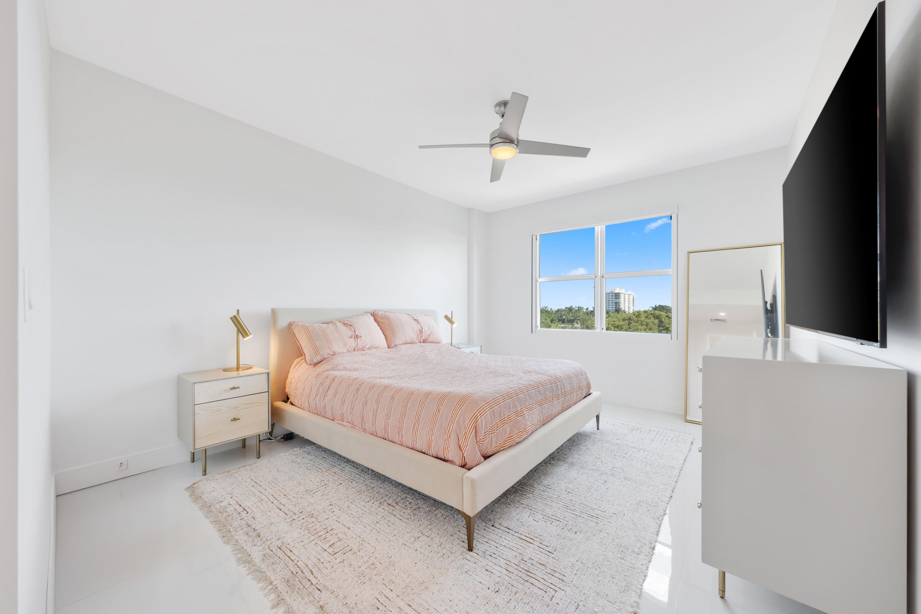 236 Se 5th Avenue 305