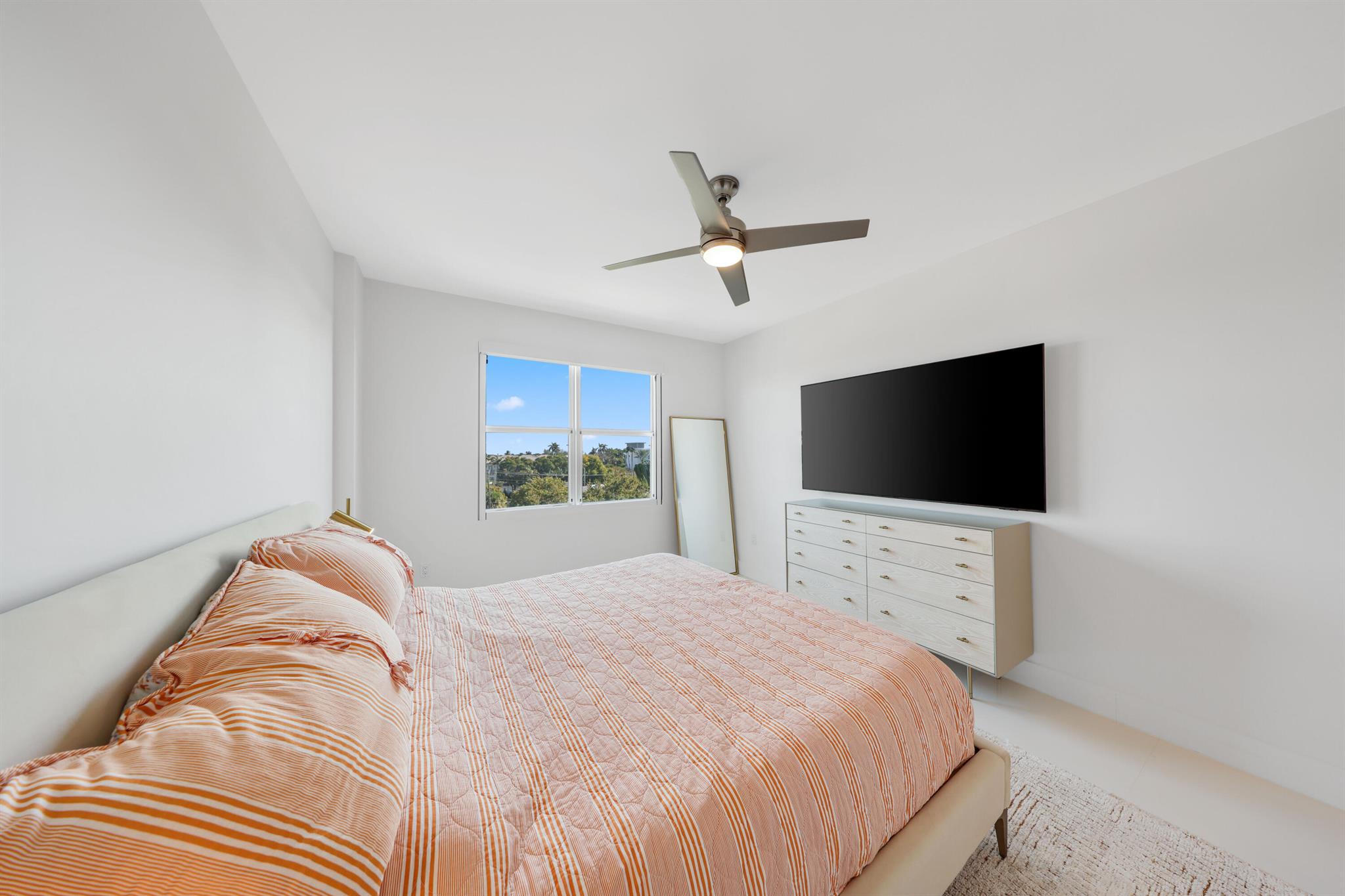 236 Se 5th Avenue 305