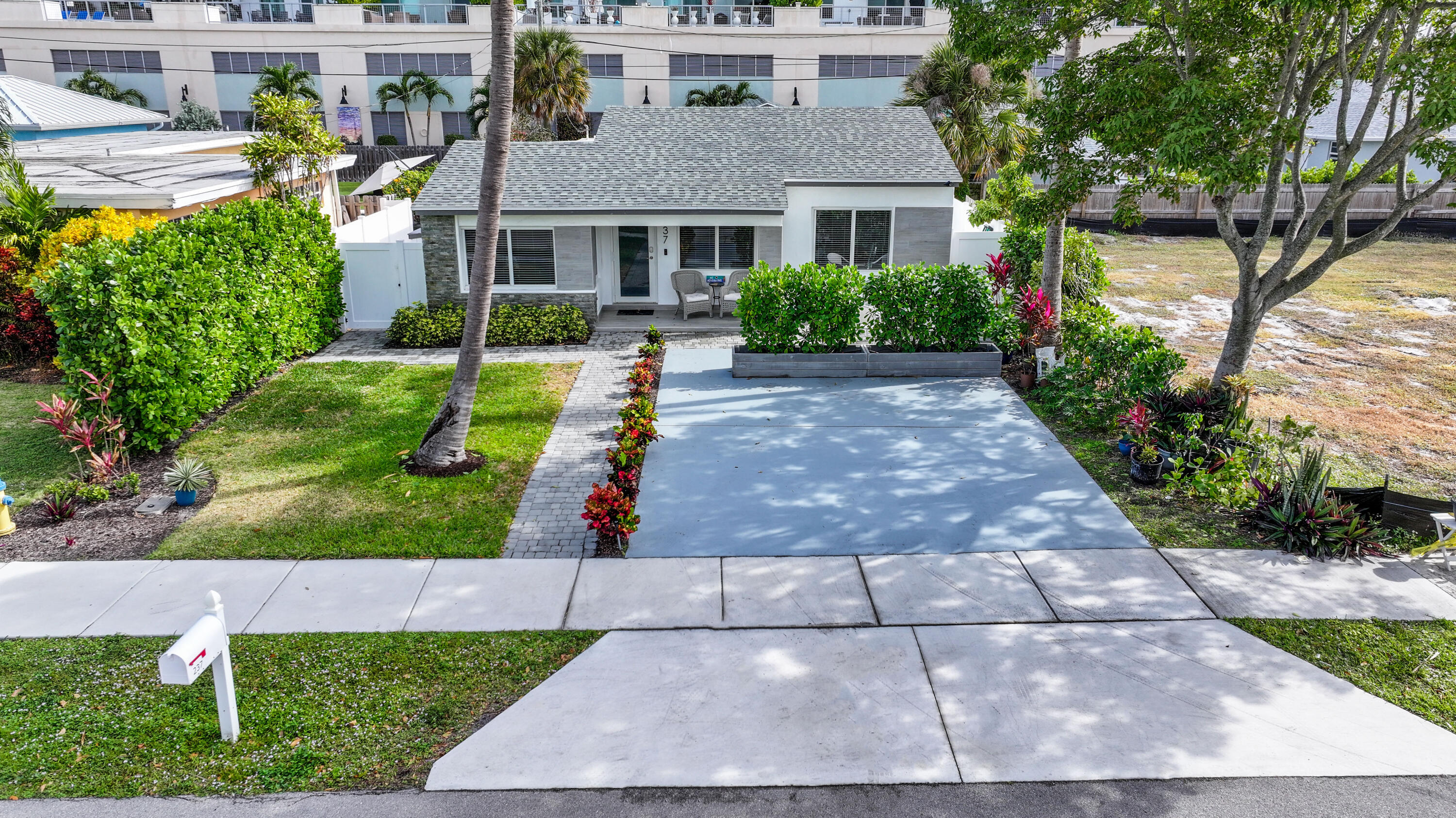 237 SE 4th Avenue