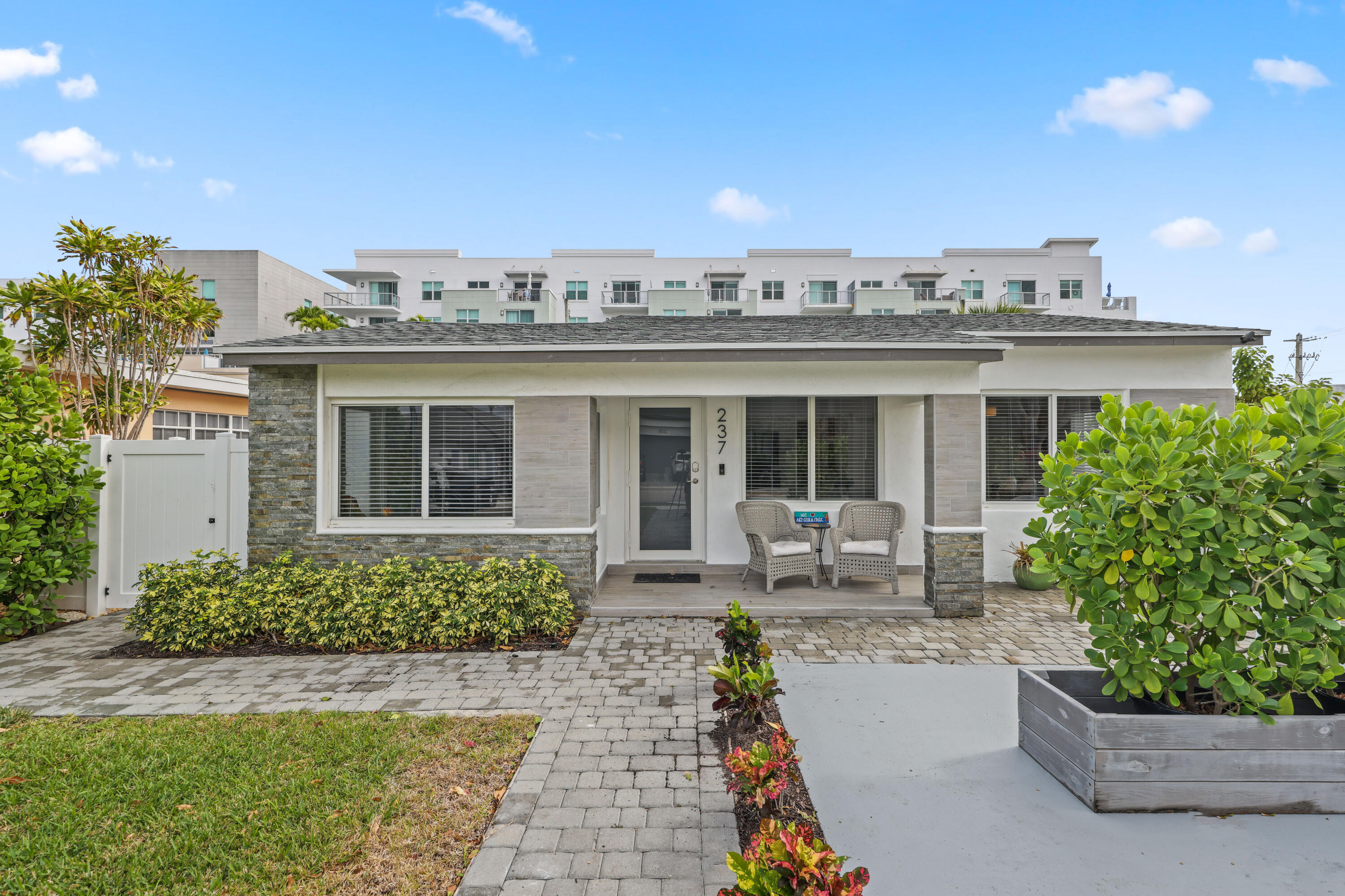 237 SE 4th Avenue