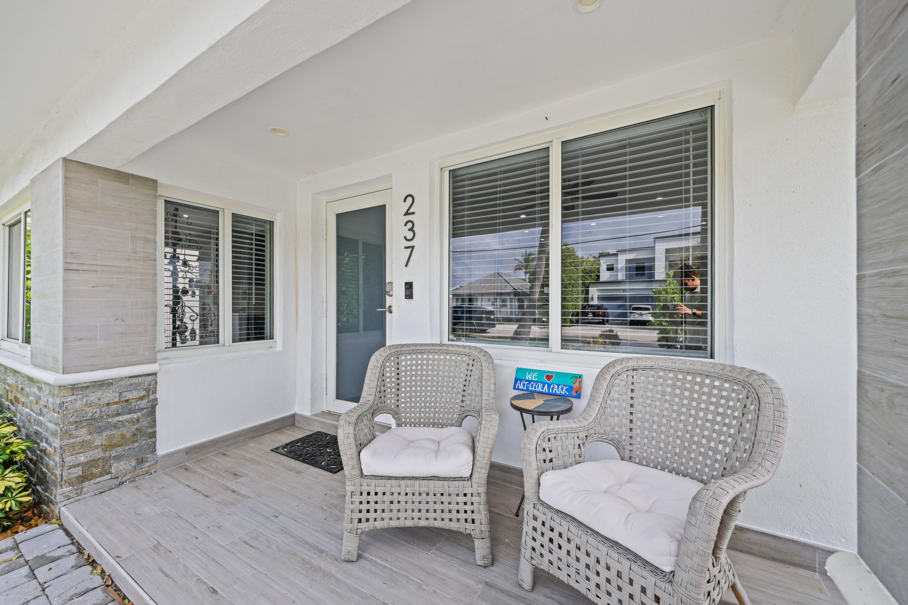 237 SE 4th Avenue