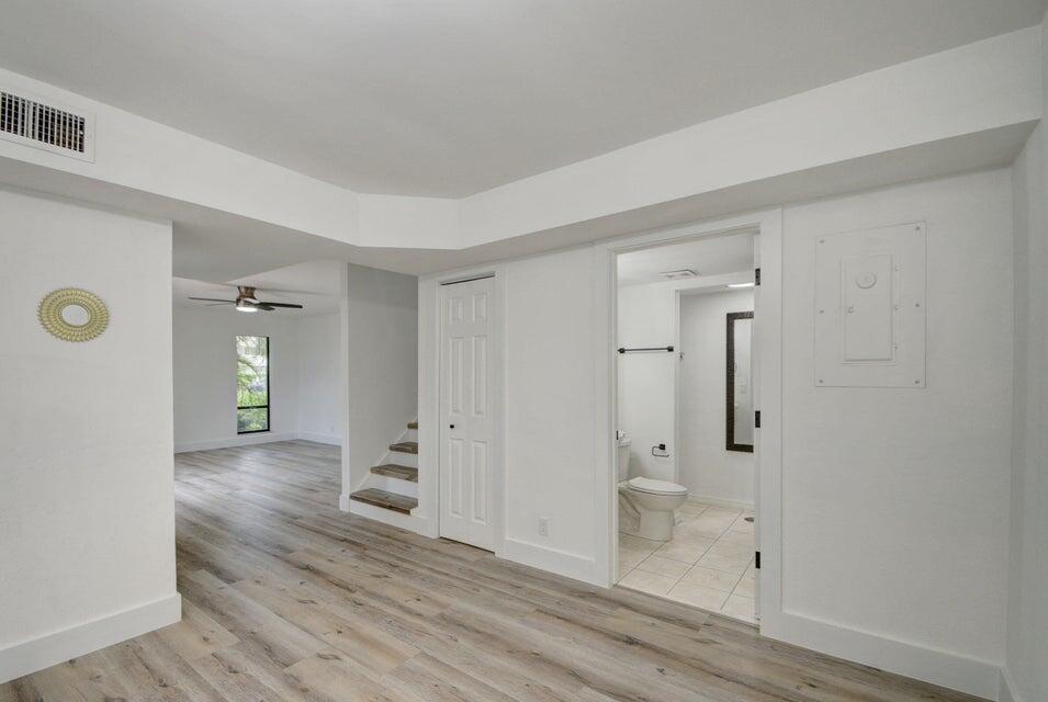 1010 NE 8th Avenue B 10