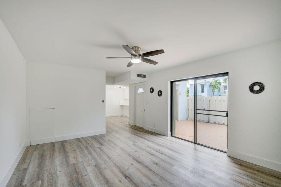 1010 NE 8th Avenue B 10