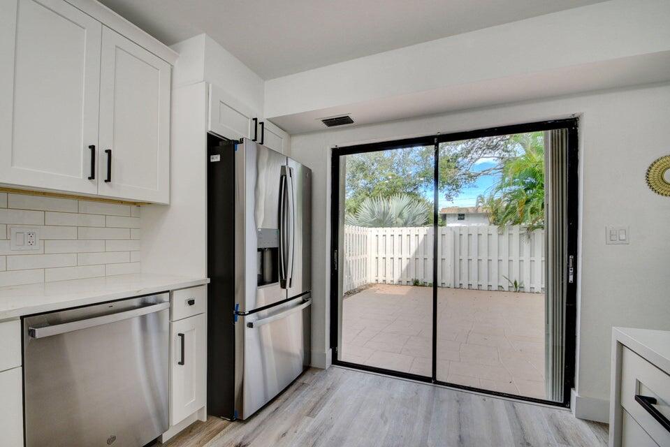 1010 NE 8th Avenue B 10