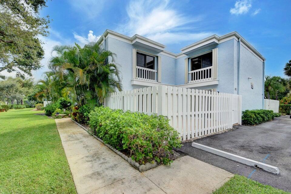 1010 NE 8th Avenue B 10