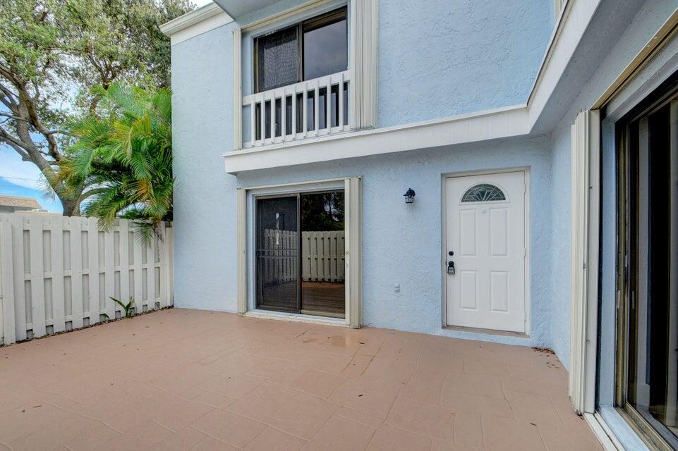 1010 NE 8th Avenue B 10