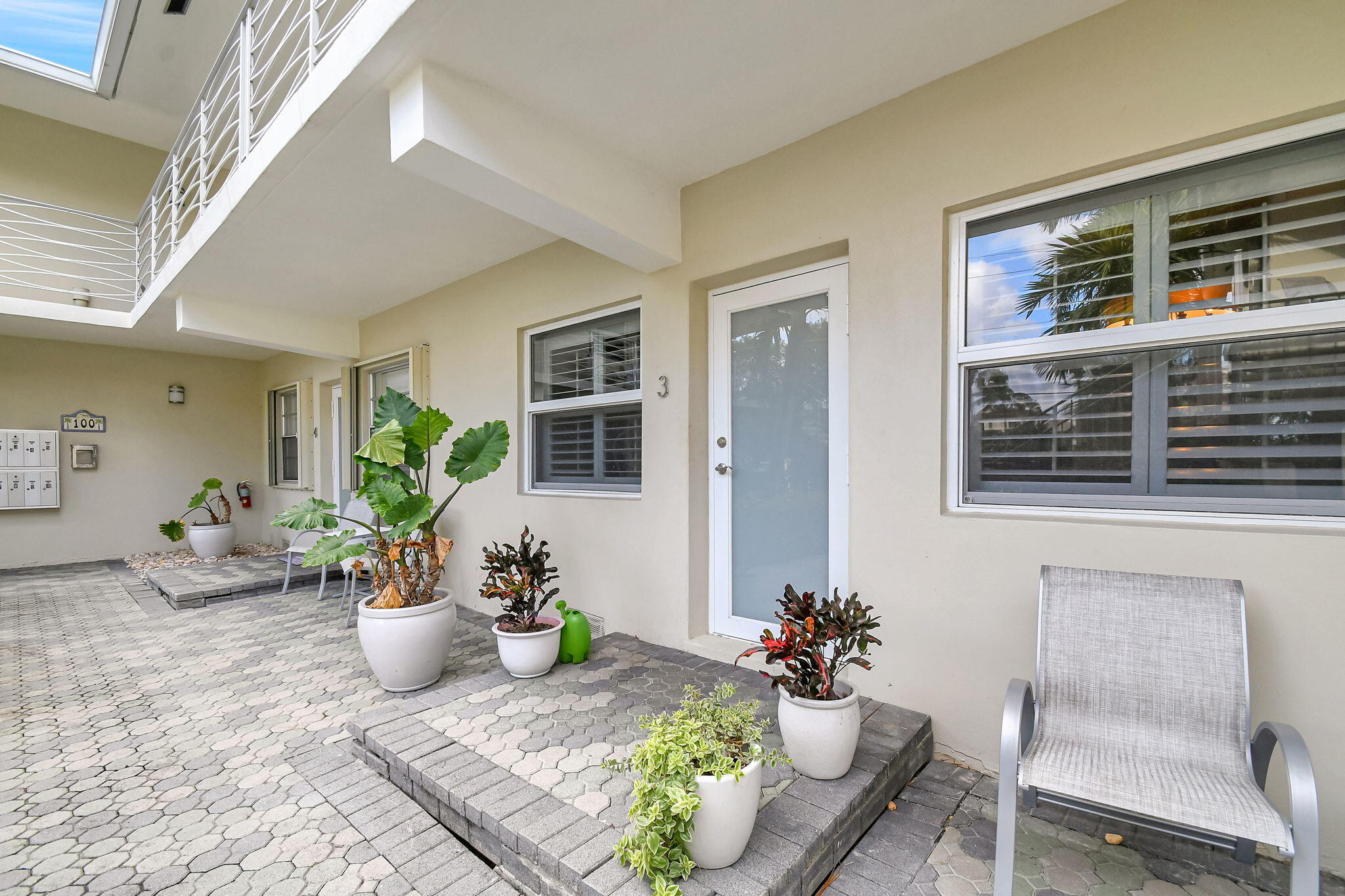 100 Venetian Drive 3