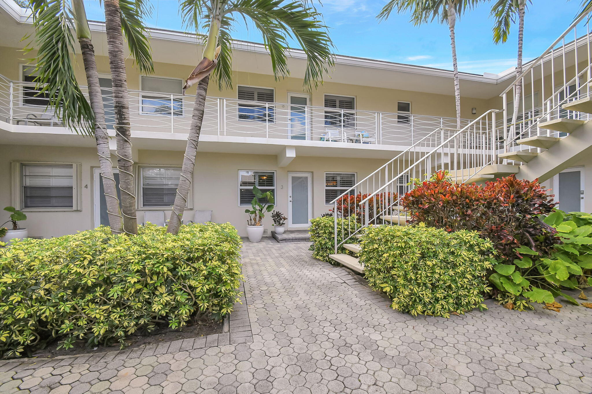 100 Venetian Drive 3