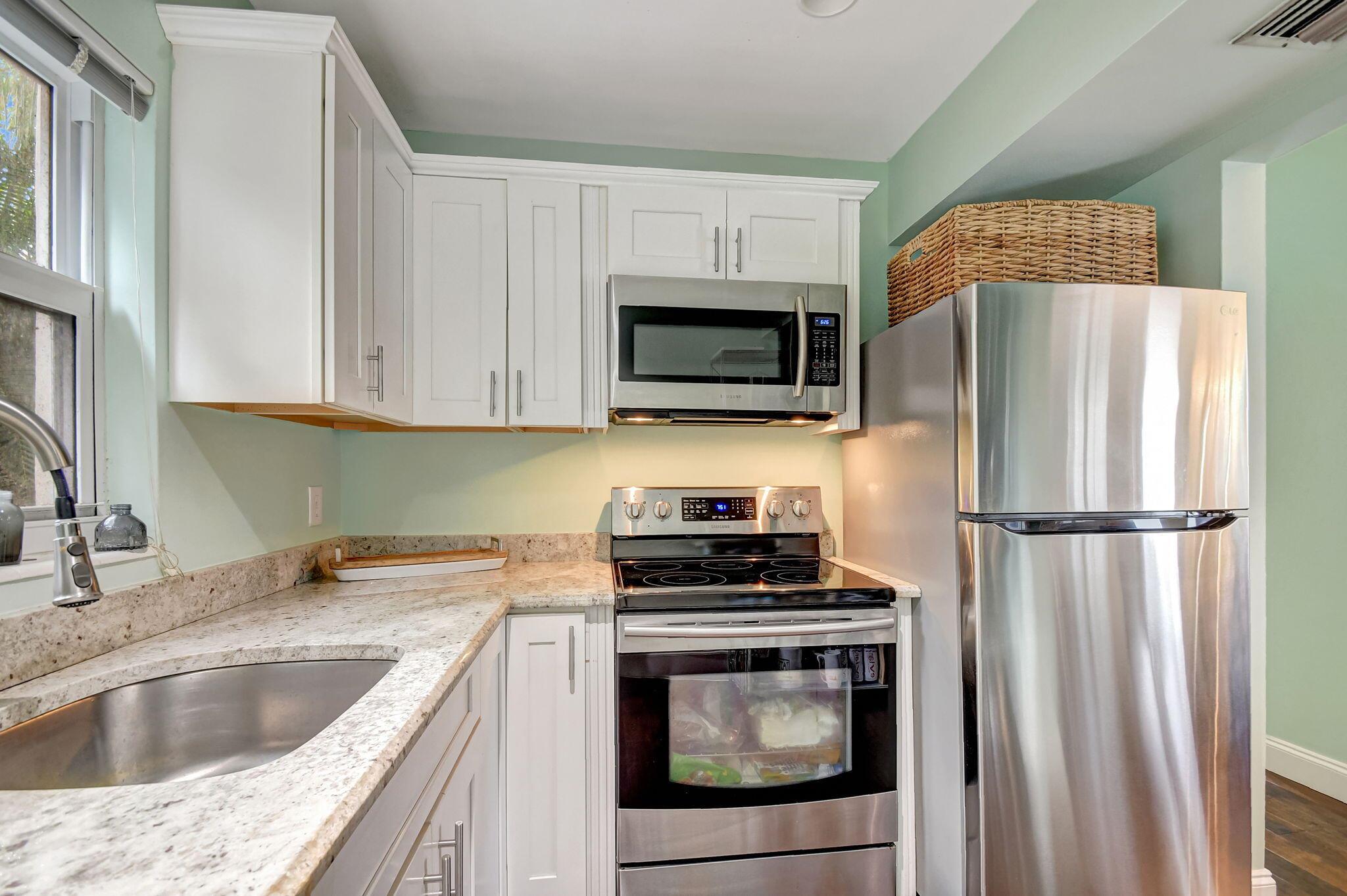 100 Venetian Drive 3