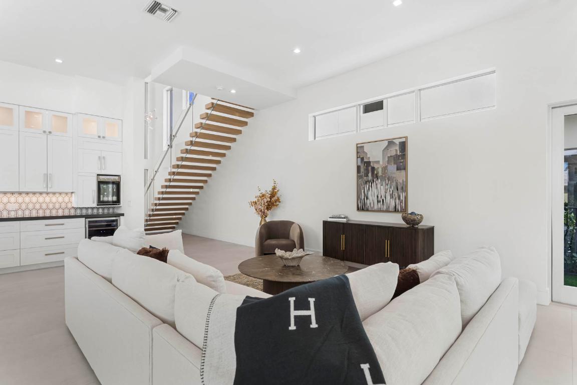 337 S Swinton Avenue