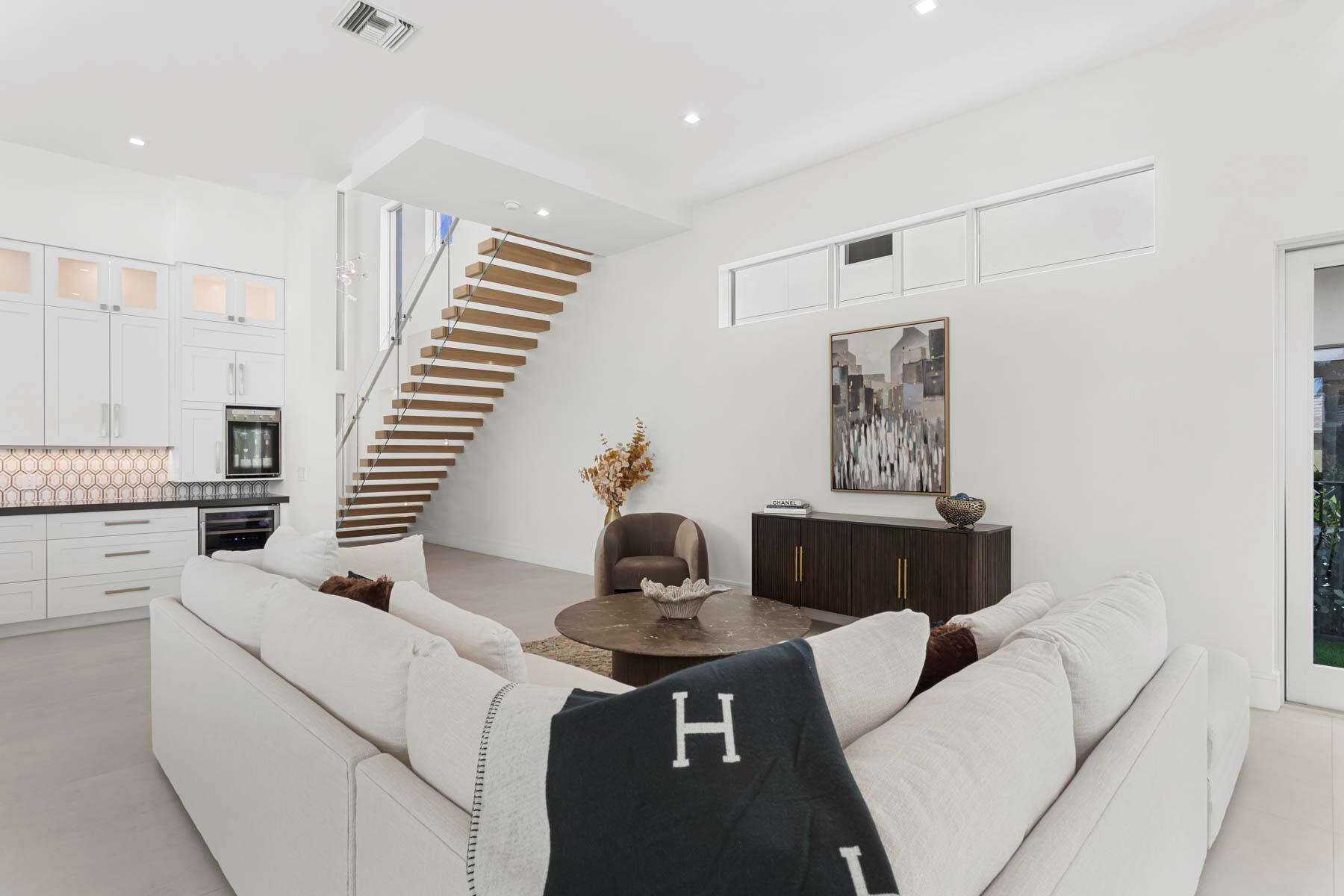 337 S Swinton Avenue