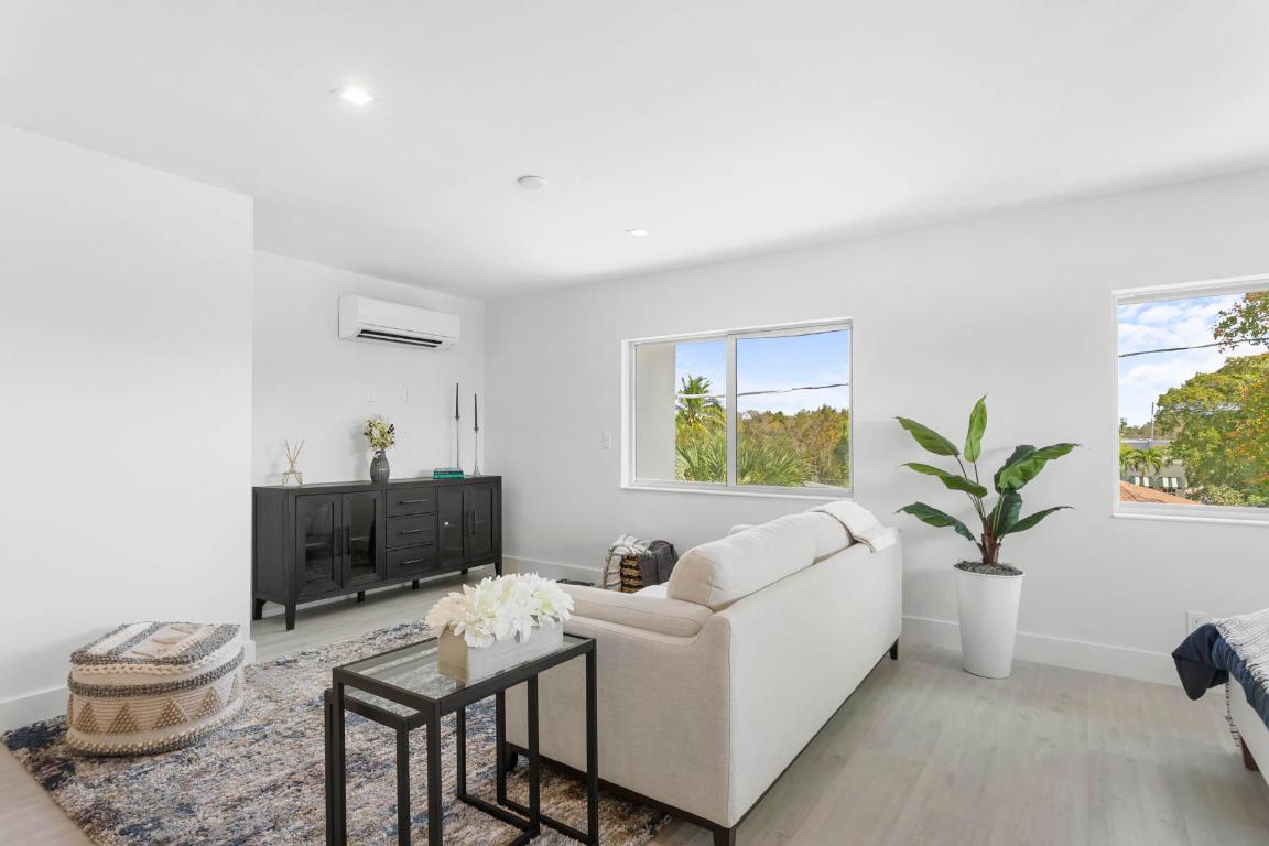 337 S Swinton Avenue