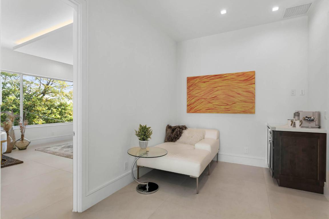 337 S Swinton Avenue