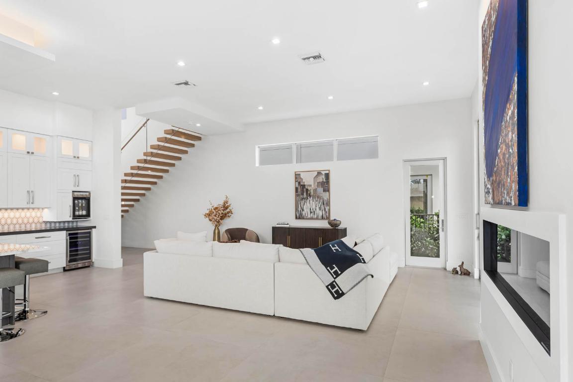 337 S Swinton Avenue