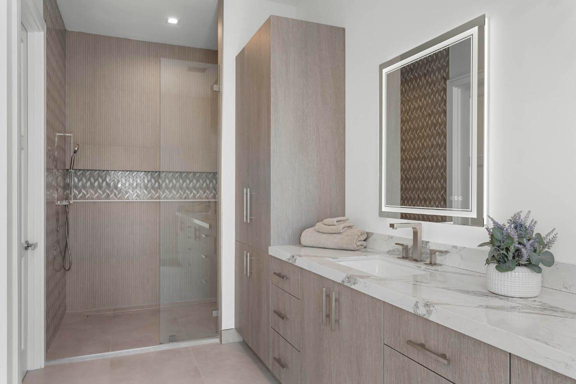 337 S Swinton Avenue