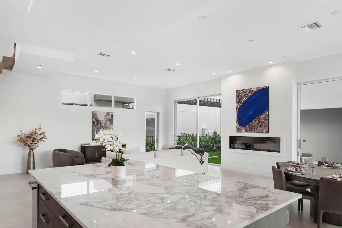 337 S Swinton Avenue