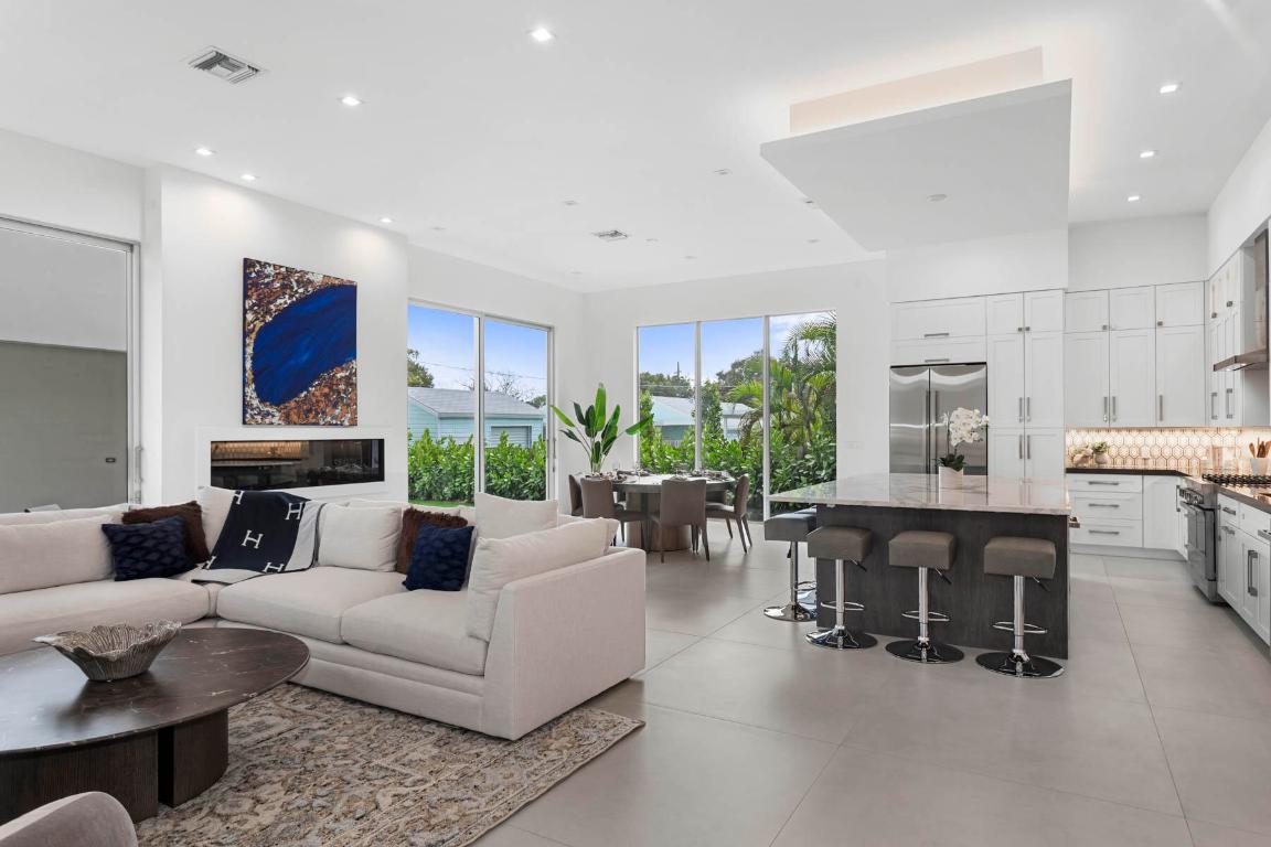 337 S Swinton Avenue