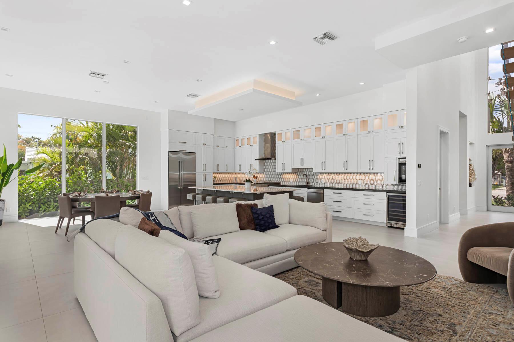 337 S Swinton Avenue