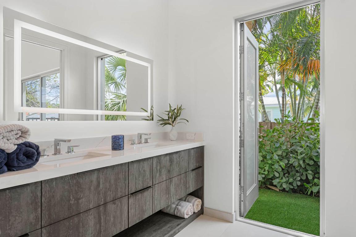 337 S Swinton Avenue