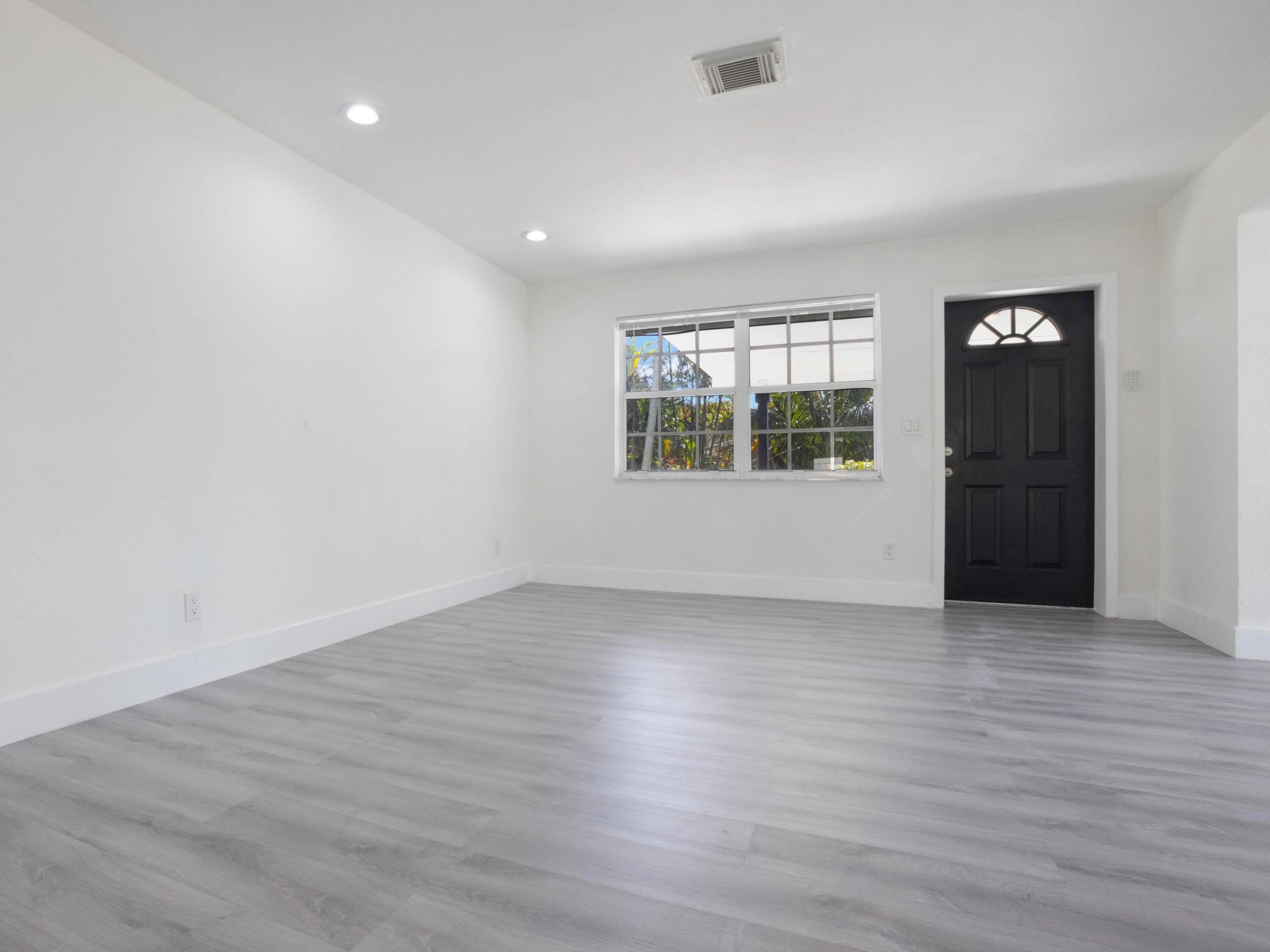 231 N Seacrest Circle
