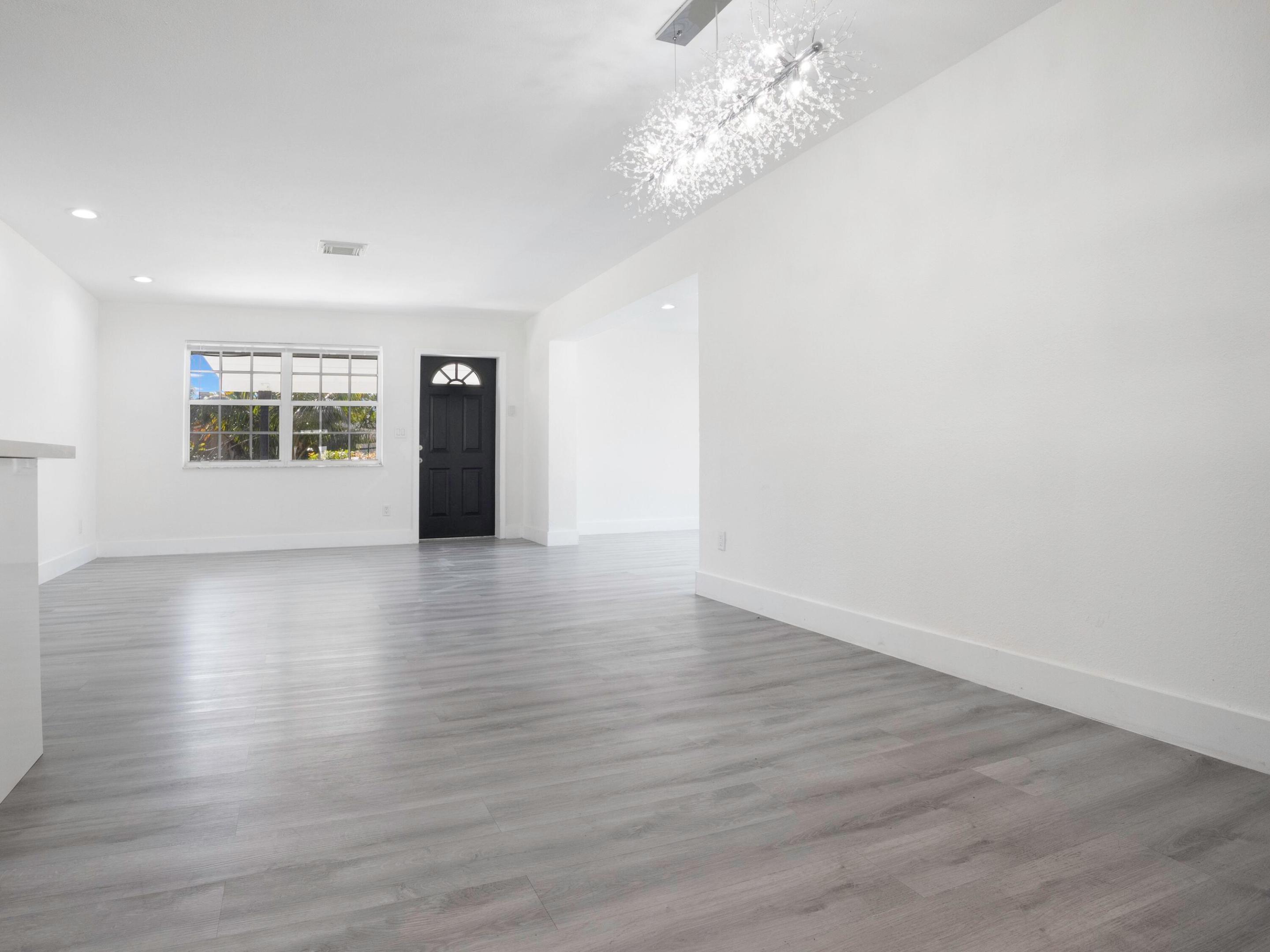 231 N Seacrest Circle