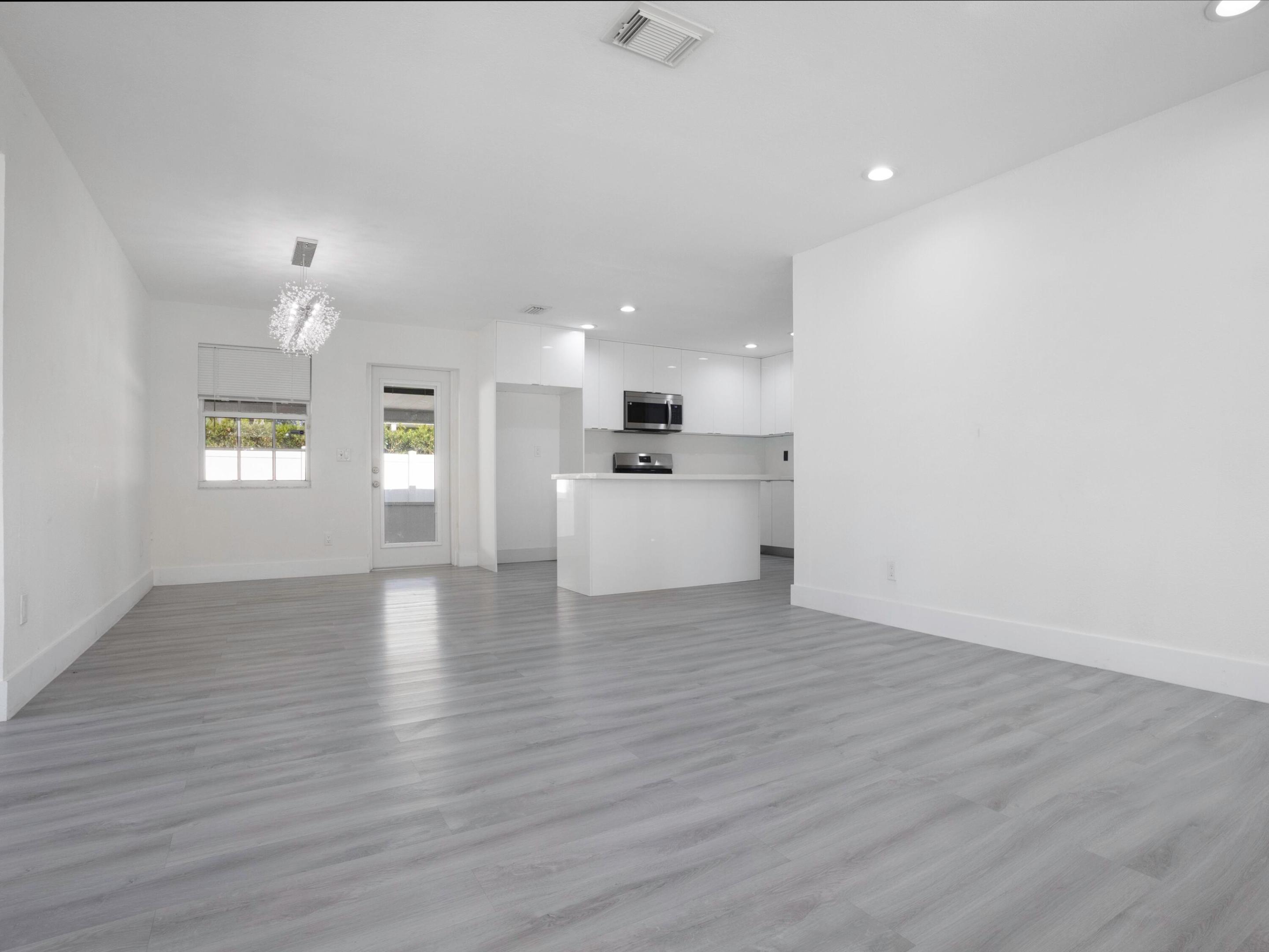 231 N Seacrest Circle