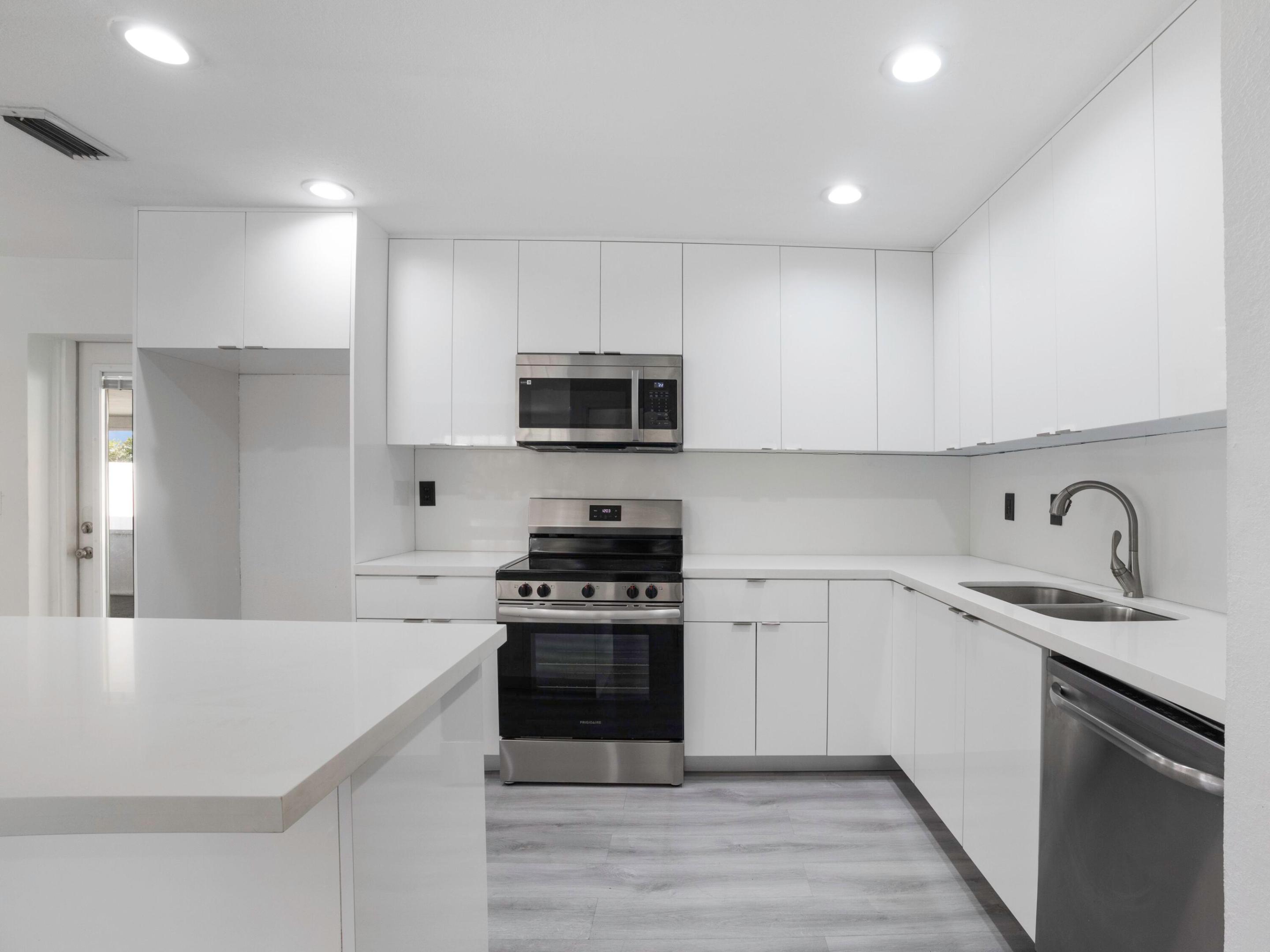231 N Seacrest Circle